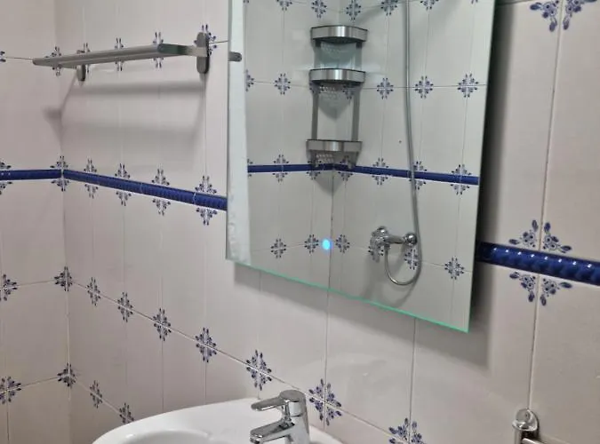 The Yellow House 招待所 波尔蒂芒